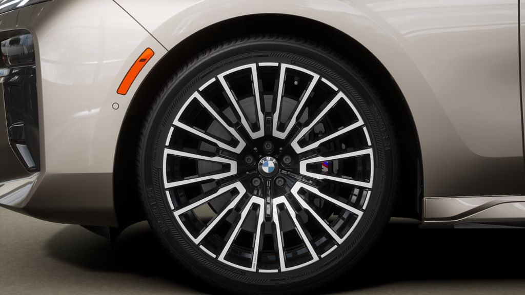 Thumbnail: 2025 BMW 7 Series - 7
