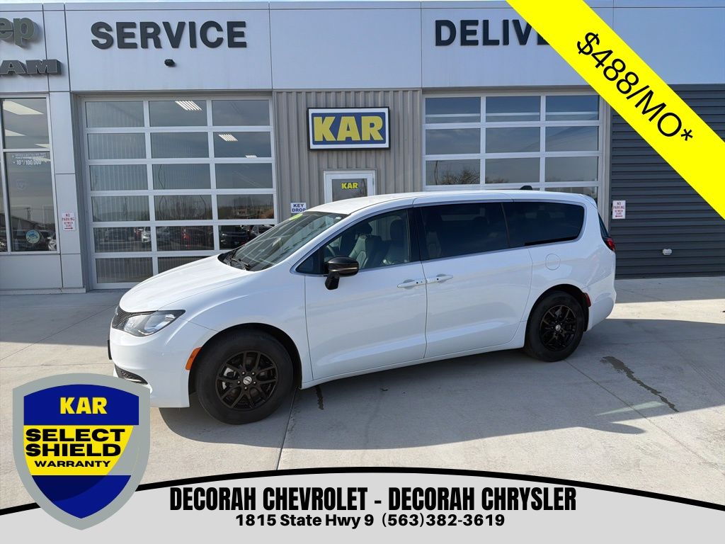 Bright White Clearcoat 2025 Chrysler Voyager Minivan Front-Wheel Drive 9-Speed Automatic