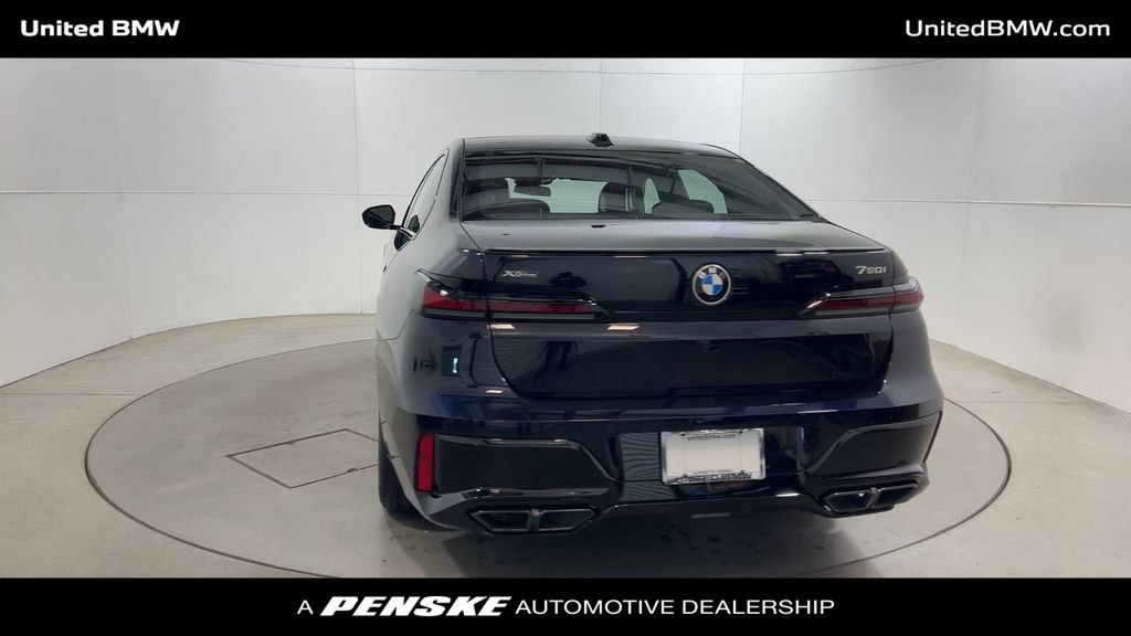 Thumbnail: 2025 BMW 7 Series - 7