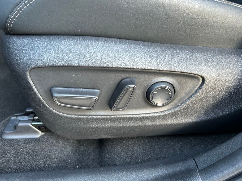 2024 Toyota RAV4 XLE Premium 16