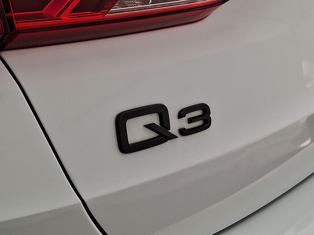 Thumbnail: 2022 Audi Q3 - 29