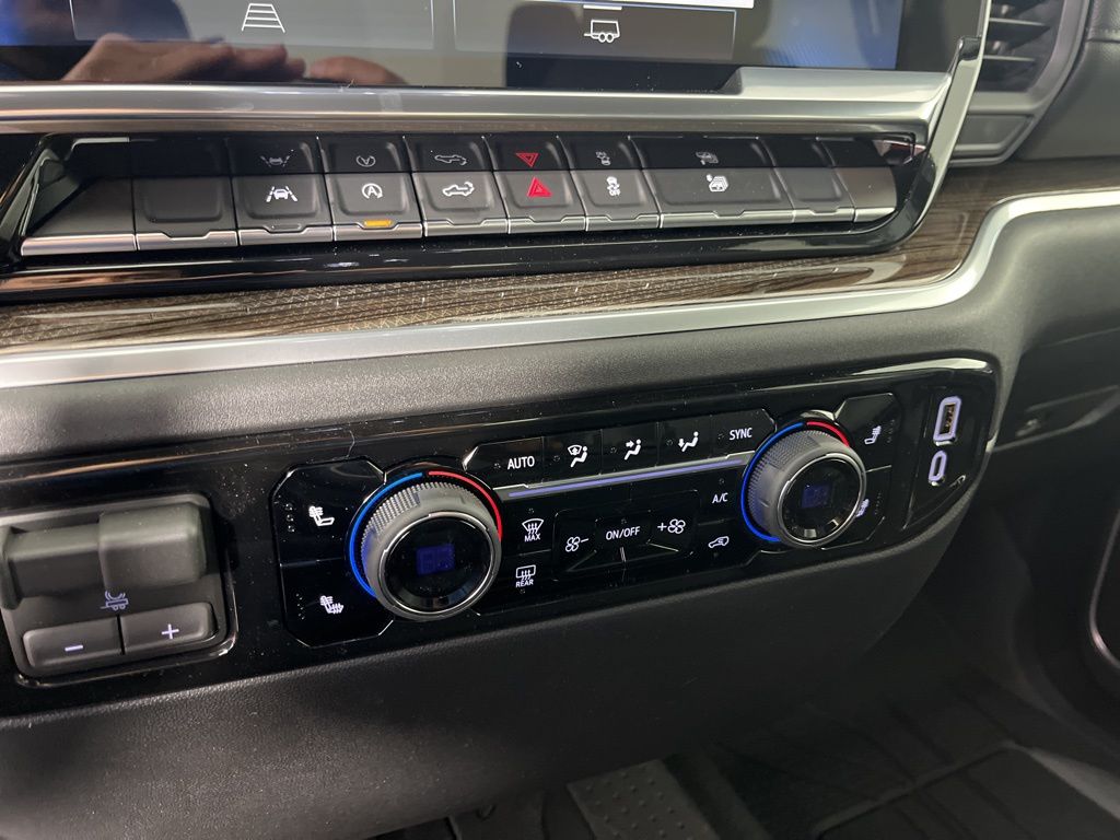 Thumbnail: 2026 Chevrolet Silverado 1500 - 28