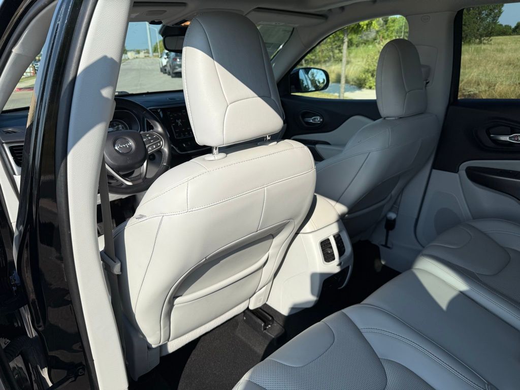 Thumbnail: 2019 Jeep Cherokee - 22