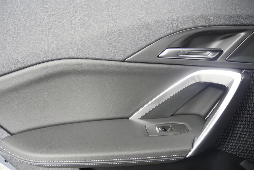 Thumbnail: 2025 BMW X1 - 13