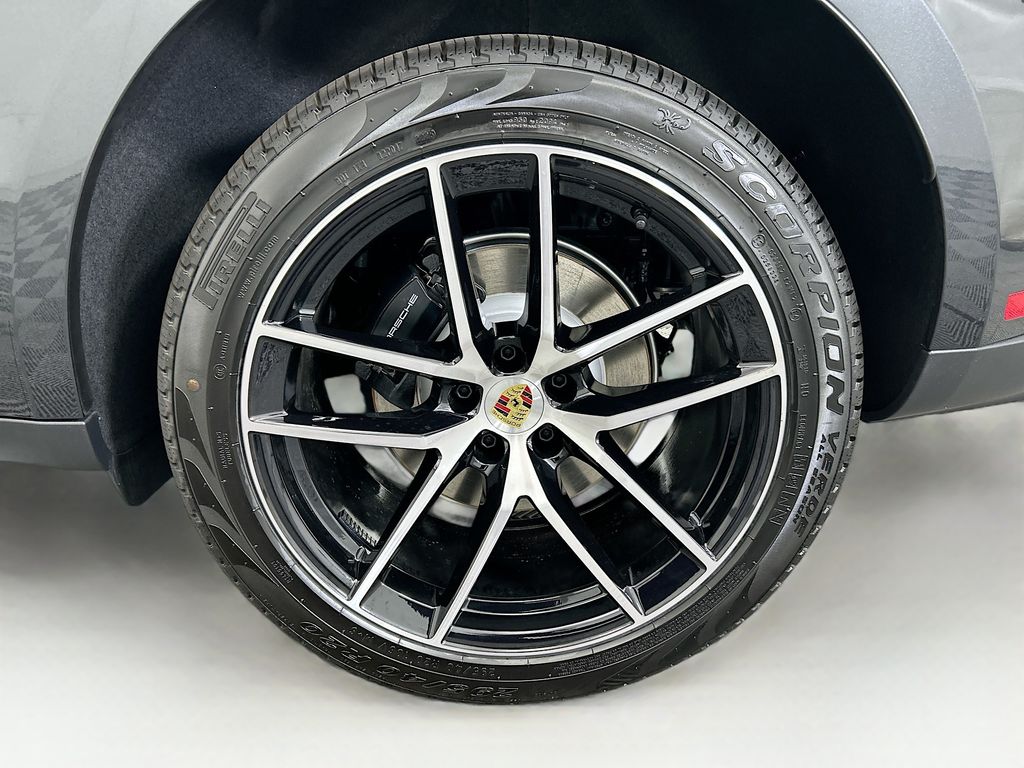 Thumbnail: 2026 Porsche Macan - 32