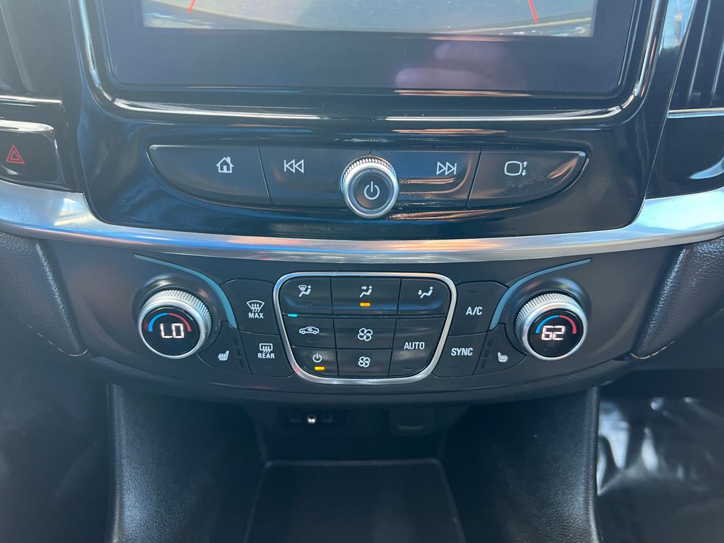 Thumbnail: 2019 Chevrolet Traverse - 26