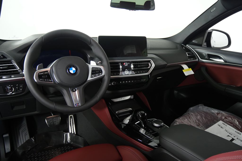 Thumbnail: 2025 BMW X4 - 18
