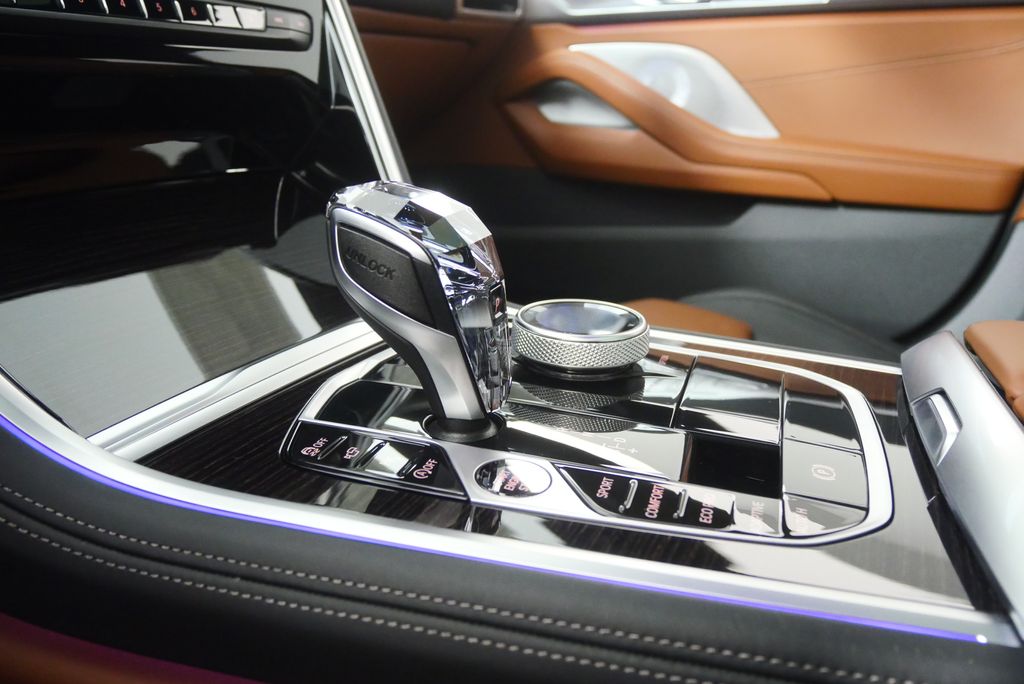 Thumbnail: 2024 BMW 8 Series - 27
