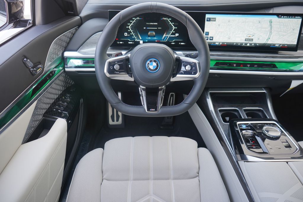 2024 BMW i7 M70 16