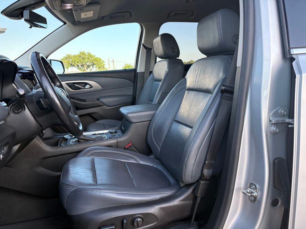 2019 Chevrolet Traverse 3LT Silver at North Houston Mitsubishi