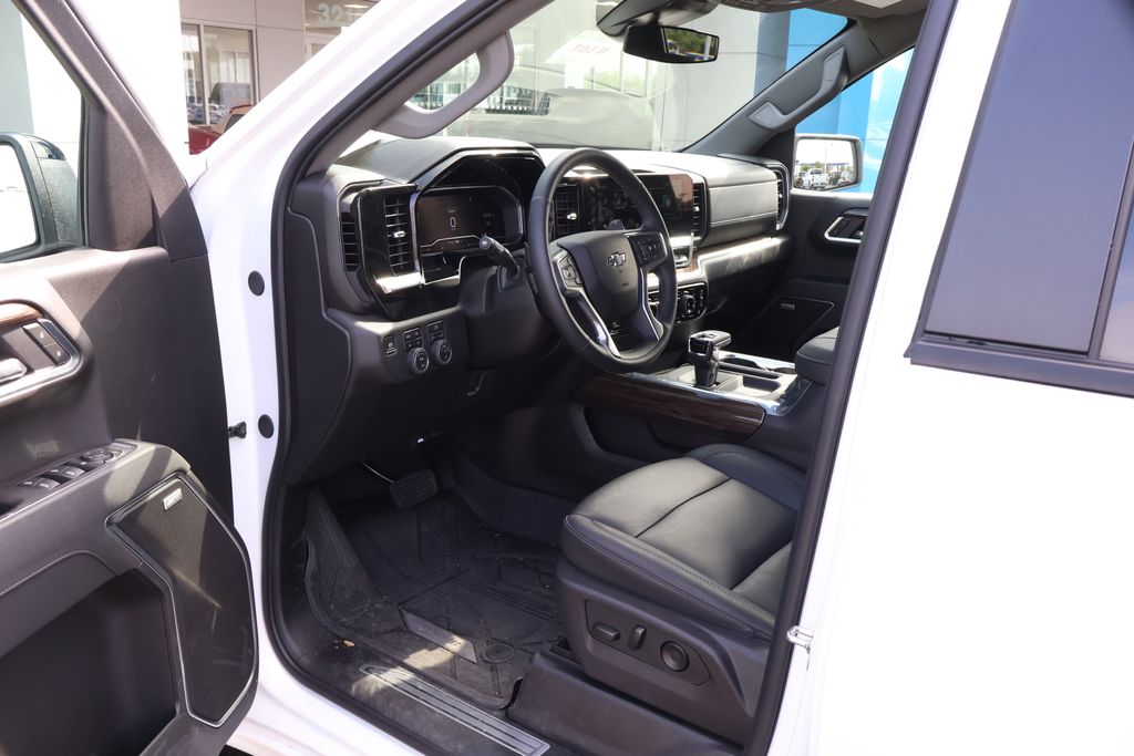 2025 Chevrolet Silverado 1500 RST 16