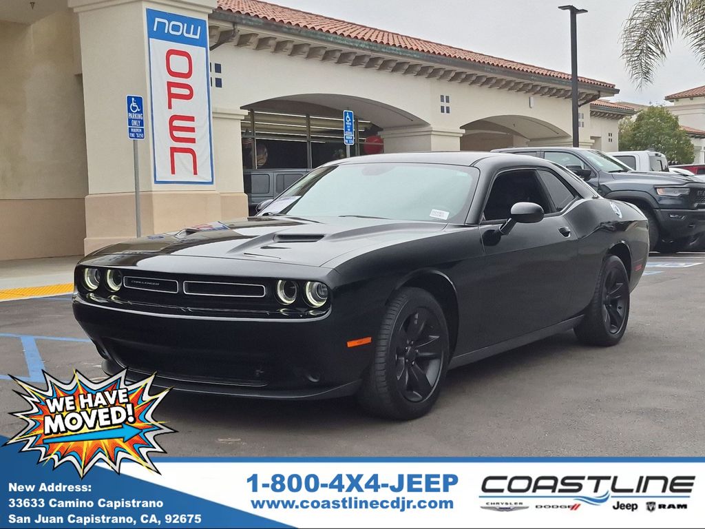 Pitch Black Clearcoat 2016 Dodge Challenger Coupe Rear-Wheel Drive 8-Speed Automatic