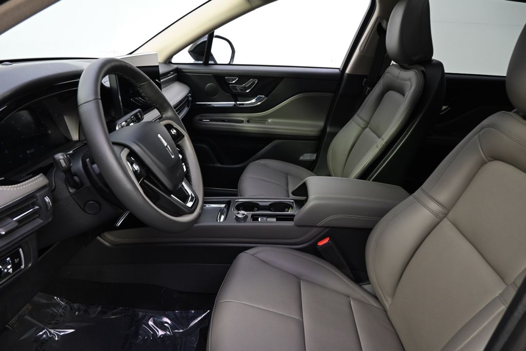 New 2026 White Lincoln Reserve image 13