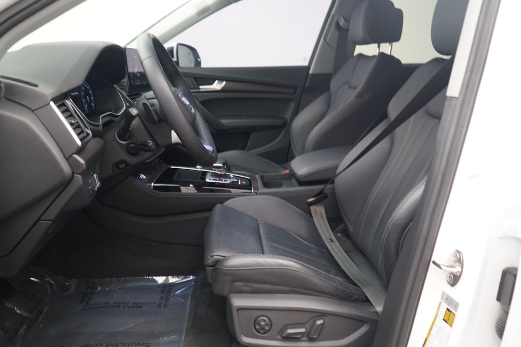 Thumbnail: 2023 Audi Q5 - 6