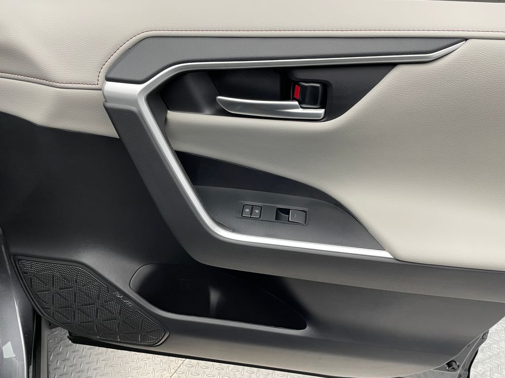 Thumbnail: 2025 Toyota RAV4 - 15