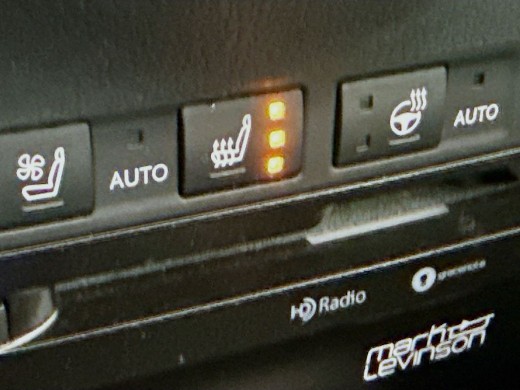 Thumbnail: 2019 Lexus ES - 20