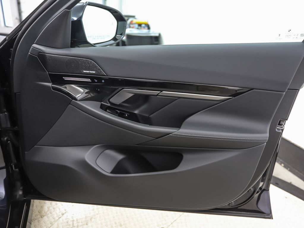 Thumbnail: 2026 BMW 5 Series - 29