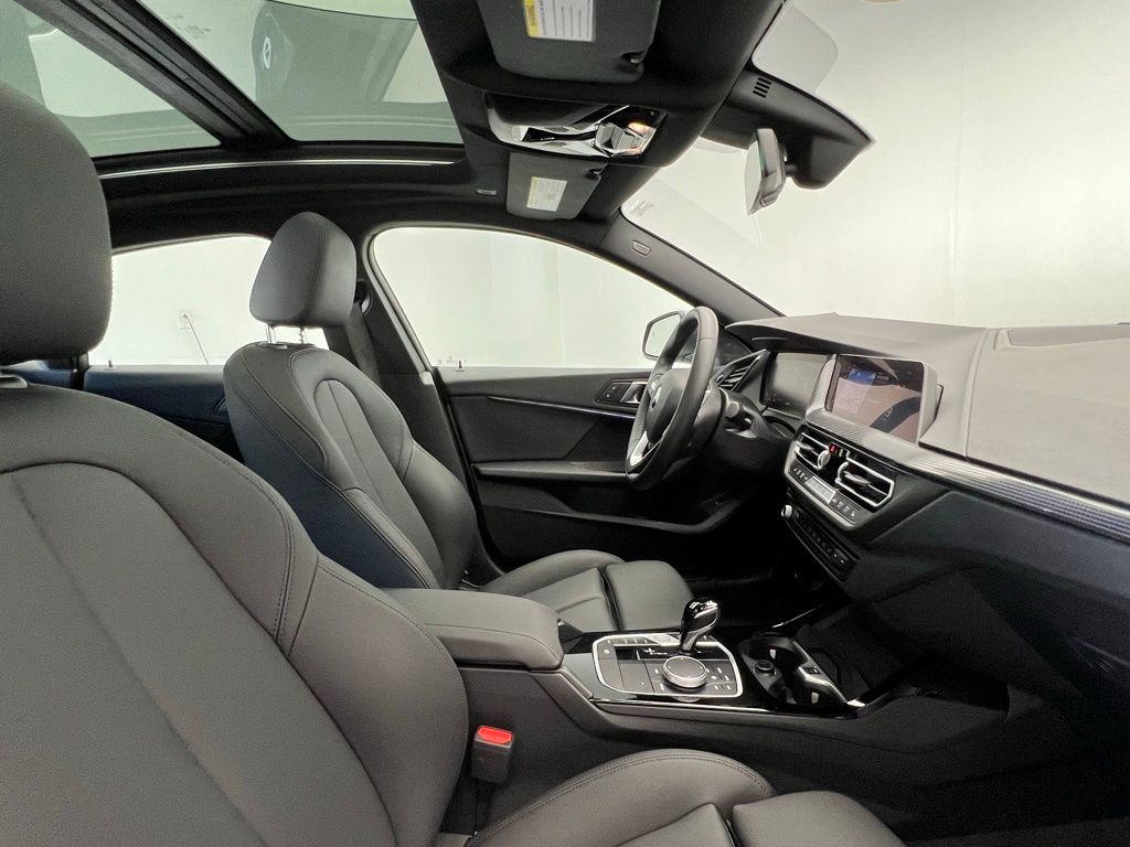 Thumbnail: 2024 BMW 2 Series - 6