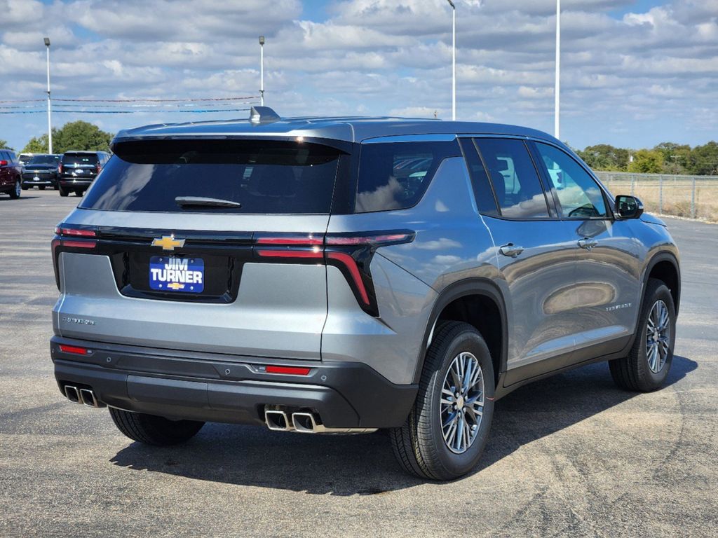 2024 Chevrolet Traverse LS 4