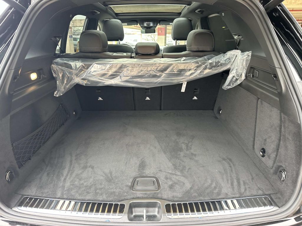 Thumbnail: 2026 Mercedes-Benz GLE - 13