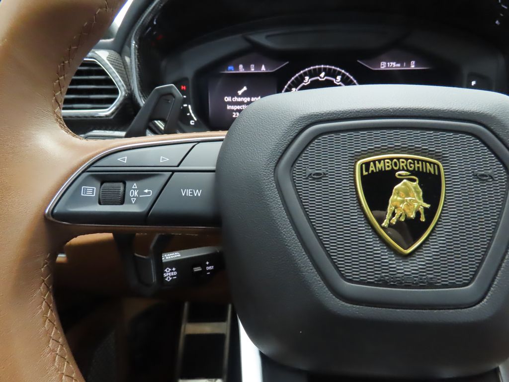 Thumbnail: 2022 Lamborghini Urus - 11