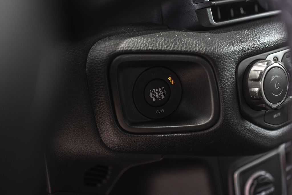 2026 Jeep Gladiator 85th Anniversary Edition thumbnail 17