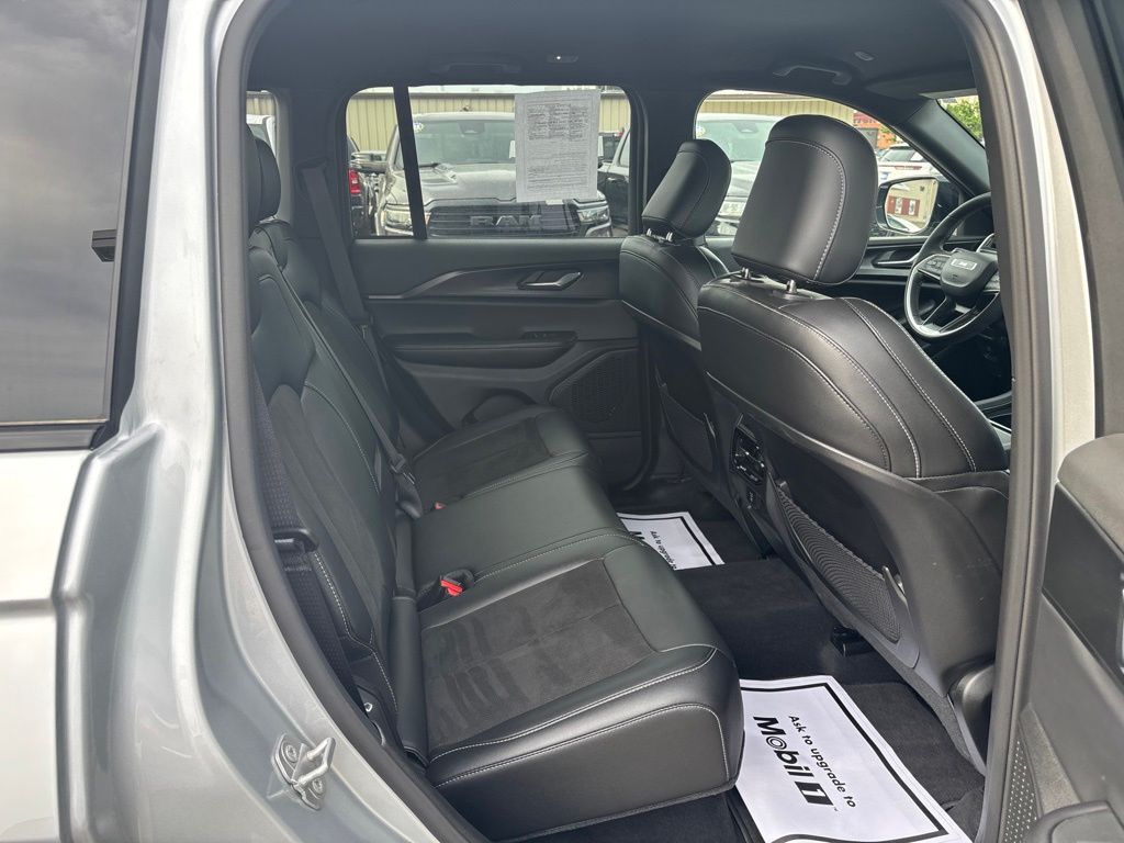 Used 2025 Jeep Grand Cherokee SUV