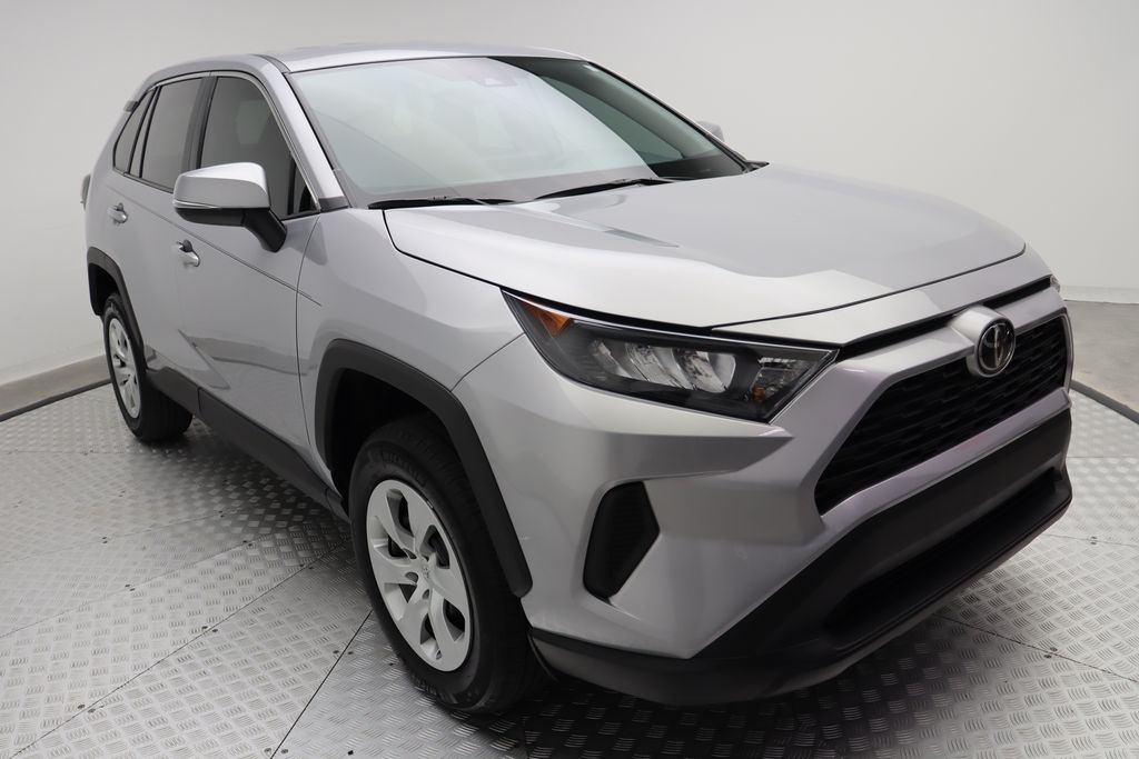 2022 Toyota RAV4 LE 6
