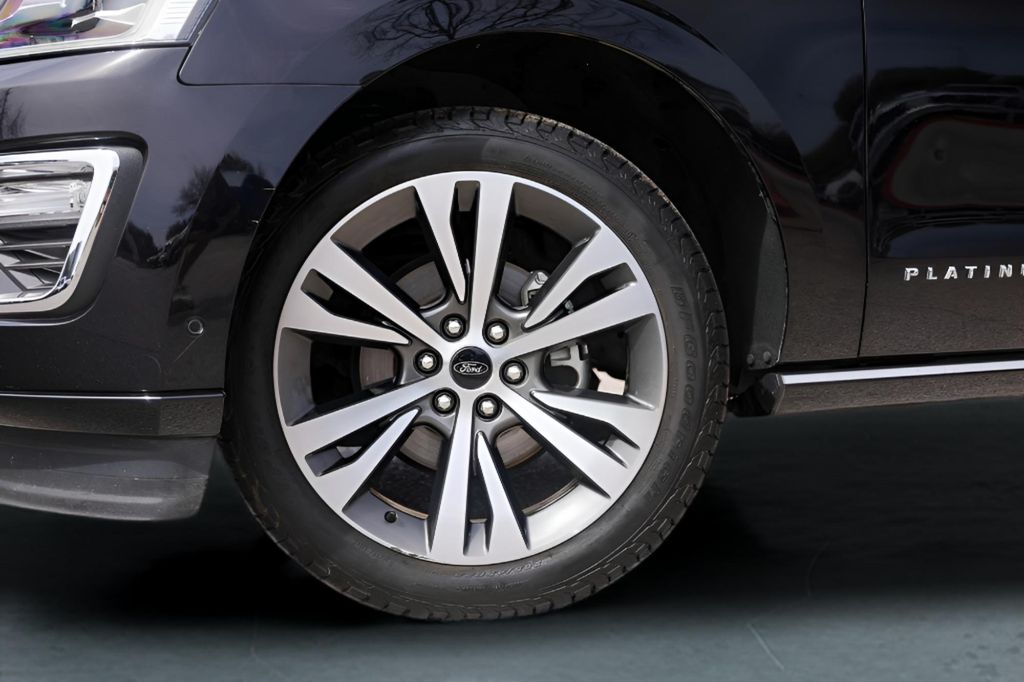 Used Car 2020 Ford Expedition  Platinum For Sale Under $30,000 In Austin, Texas