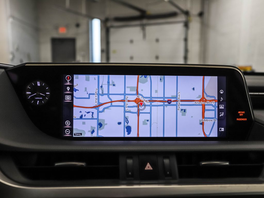 Thumbnail: 2019 Lexus ES - 16