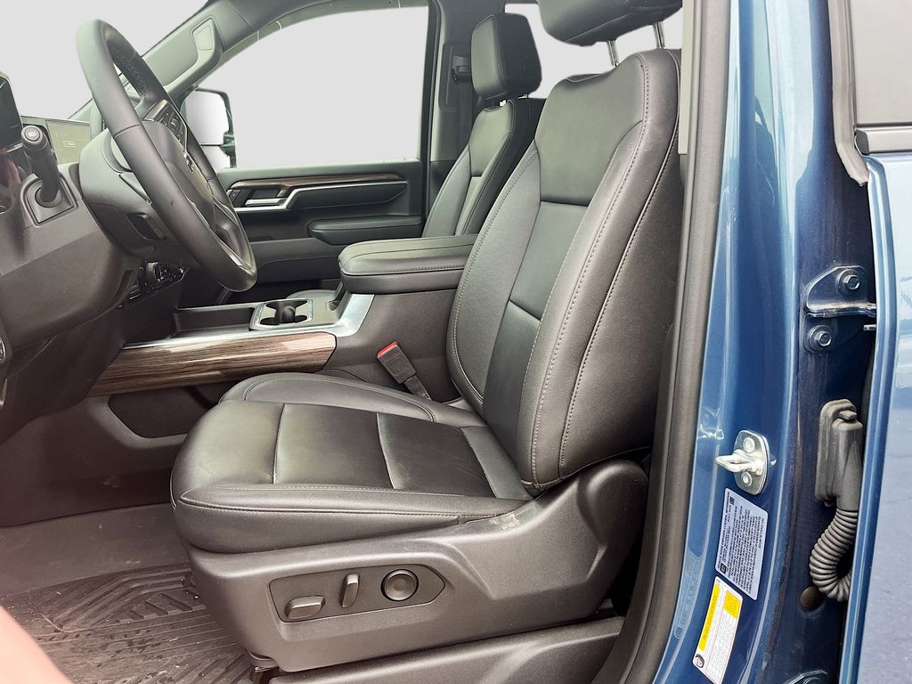 Used 2025 Blue Chevrolet LT image 22