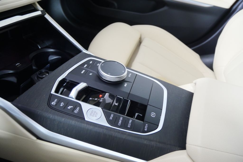 Thumbnail: 2024 BMW 3 Series - 25