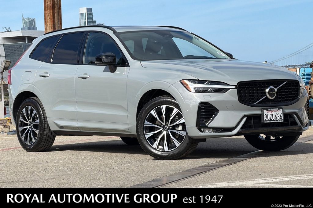 2025 Volvo XC60 B5 Core Dark Theme AWD