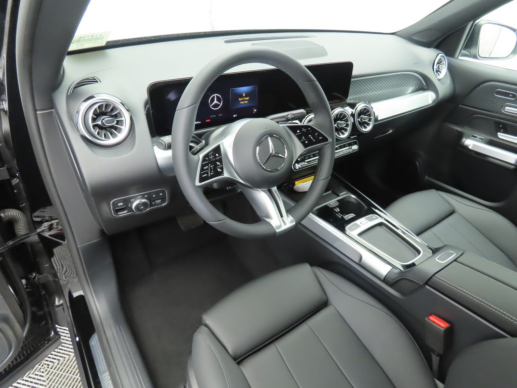 Thumbnail: 2025 Mercedes-Benz GLB - 10