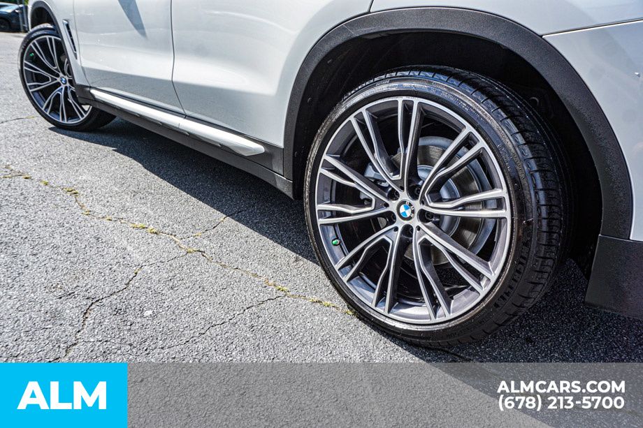 Used 2022 White BMW xDrive30i image 17