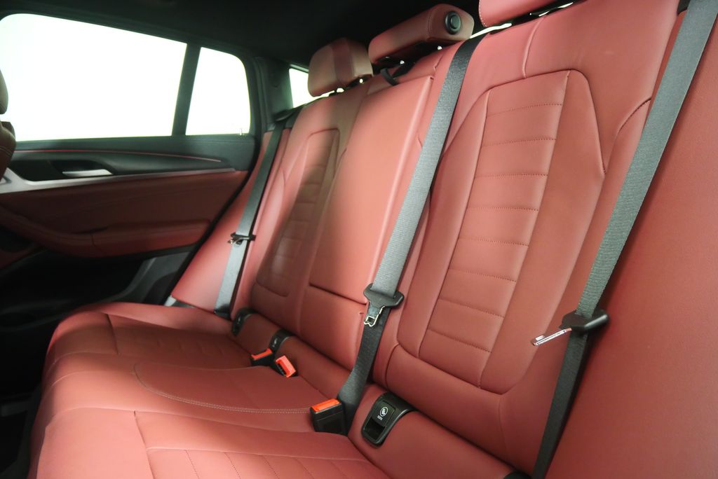 Thumbnail: 2025 BMW X4 - 16