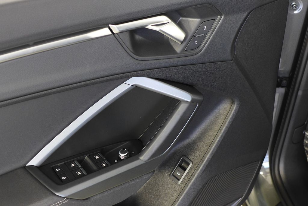 Thumbnail: 2025 Audi Q3 - 12