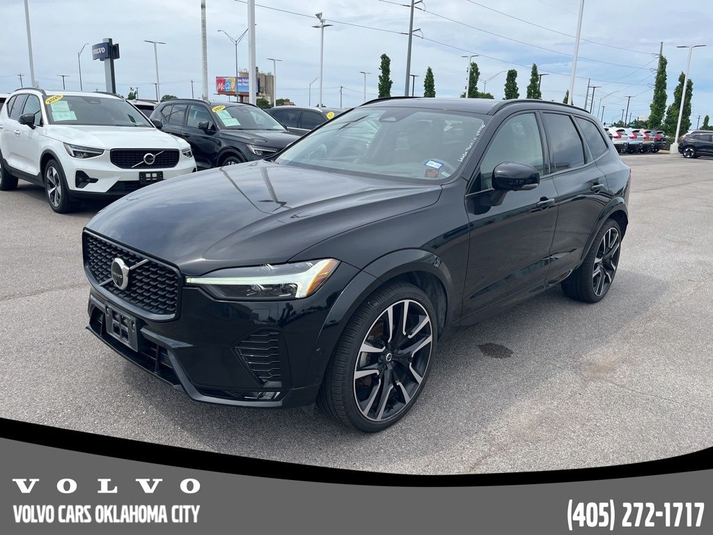 2023 Volvo XC60 B5 Ultimate Dark Theme