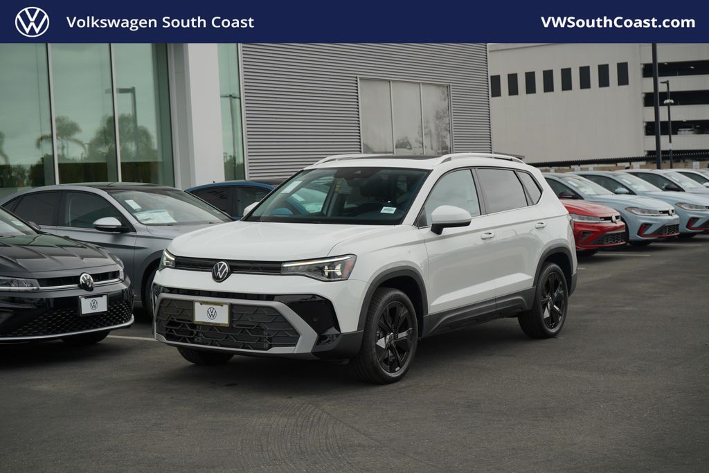 2025 Volkswagen Taos SE Hero Image