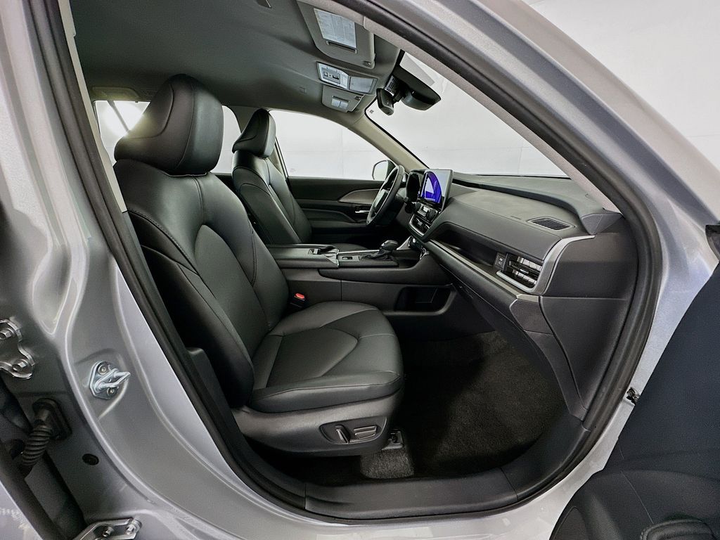 Thumbnail: 2025 Toyota Grand Highlander - 29