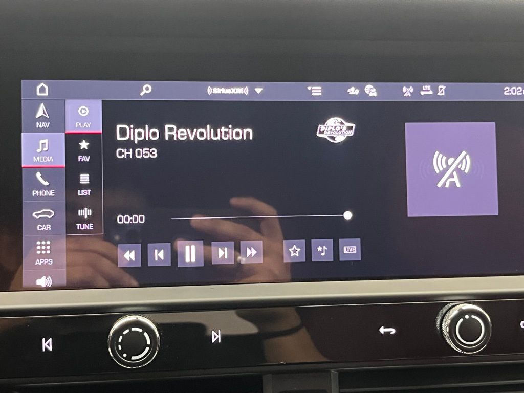 Thumbnail: 2025 Porsche Macan - 26