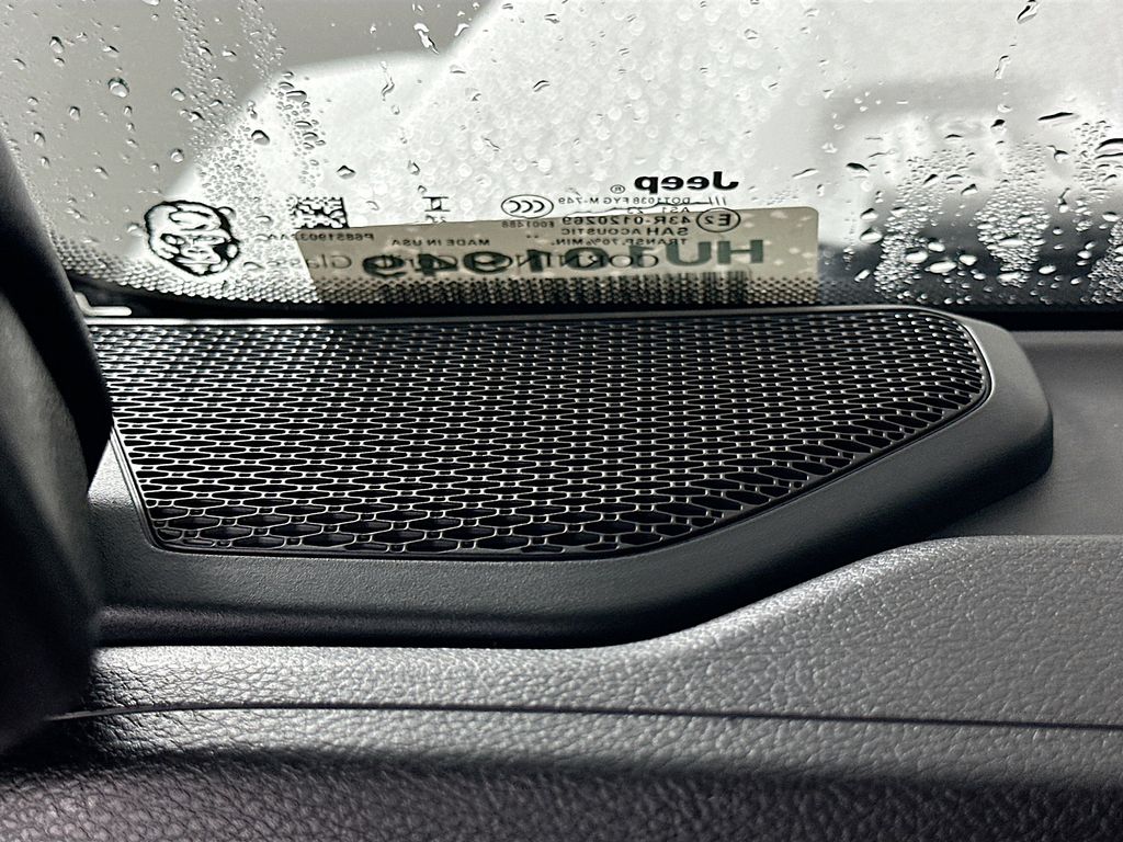 Thumbnail: 2024 Jeep Gladiator - 18