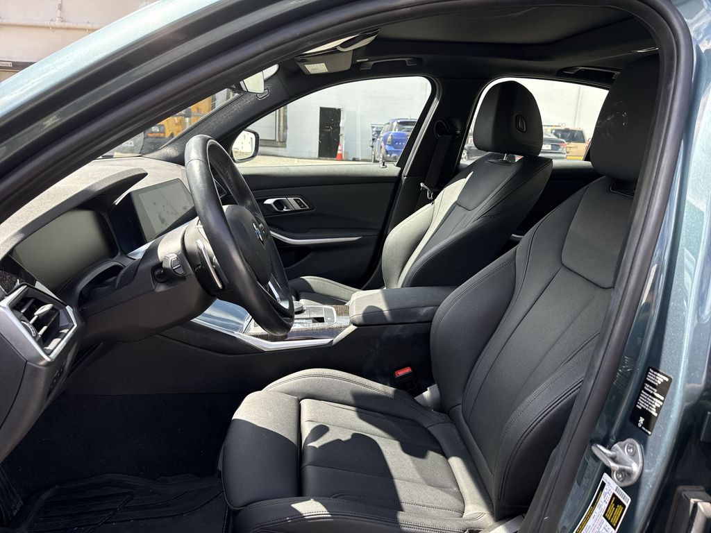 Thumbnail: 2021 BMW 3 Series - 3