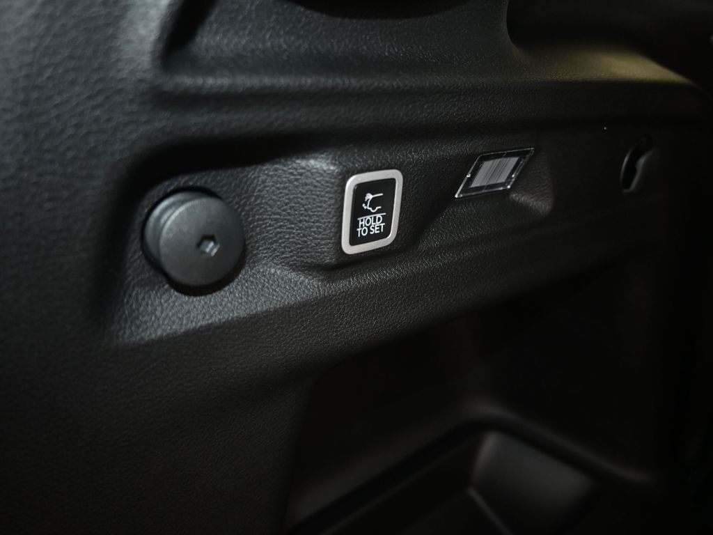 Used 2025 Diamond Black Crystal Pearlcoat Jeep Limited image 35