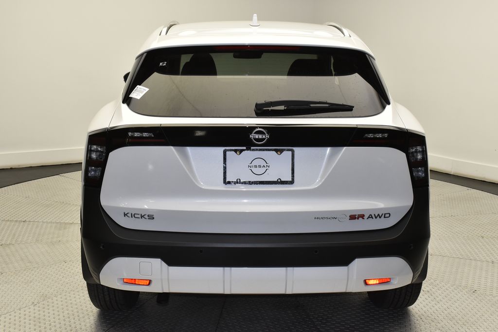 2025 Nissan Kicks SR 6