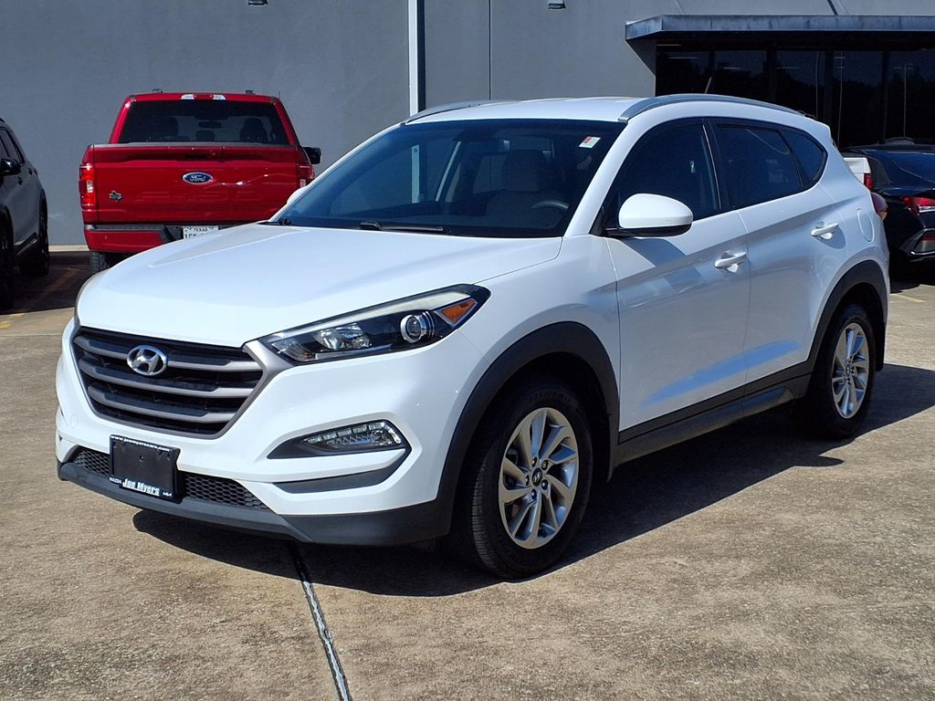 2016 Hyundai Tucson SE White at Baytown Hyundai