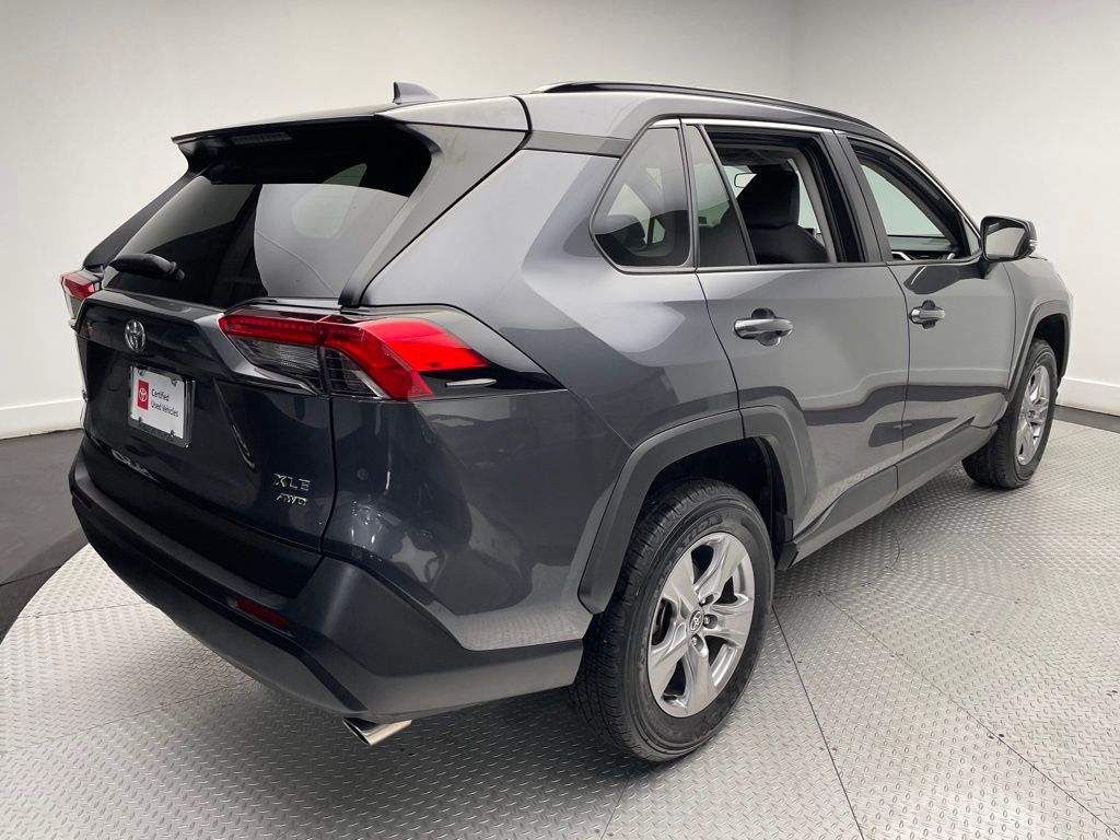 2023 Toyota RAV4 XLE 5