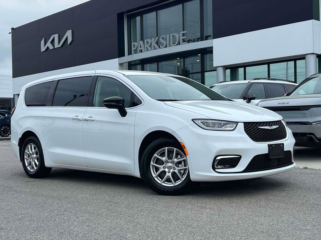 Bright White Clearcoat 2024 Chrysler Pacifica Touring L FWD Minivan Front-Wheel Drive 9-Speed Automatic