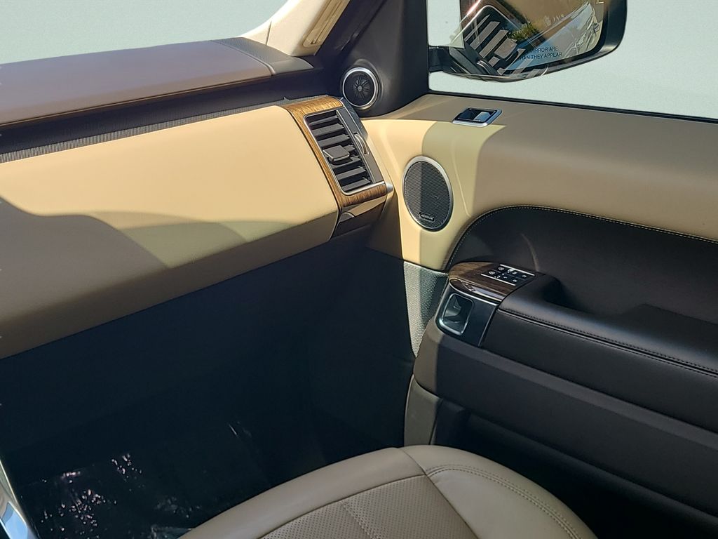 Used 2022  Land Rover HSE Silver Edition image 13