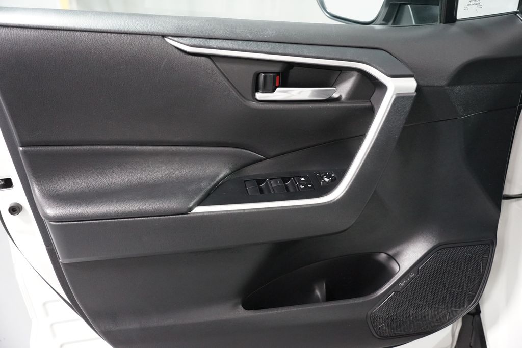 Thumbnail: 2021 Toyota RAV4 - 31